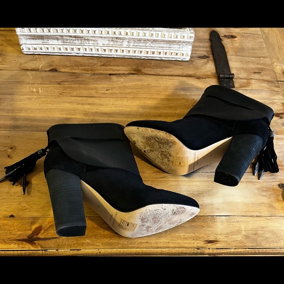 Sigerson Morrison Black Leather/Suede Fringe Booties with Metal Feathers Size 7 - Picture 7 of 11